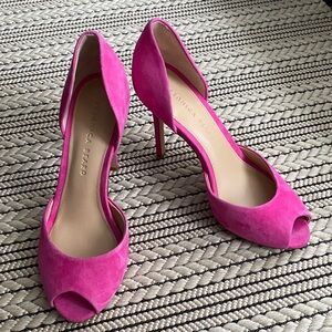 Veronica Beard Gadot Fuchsia suede leather Peep Toe Heels size 7.5